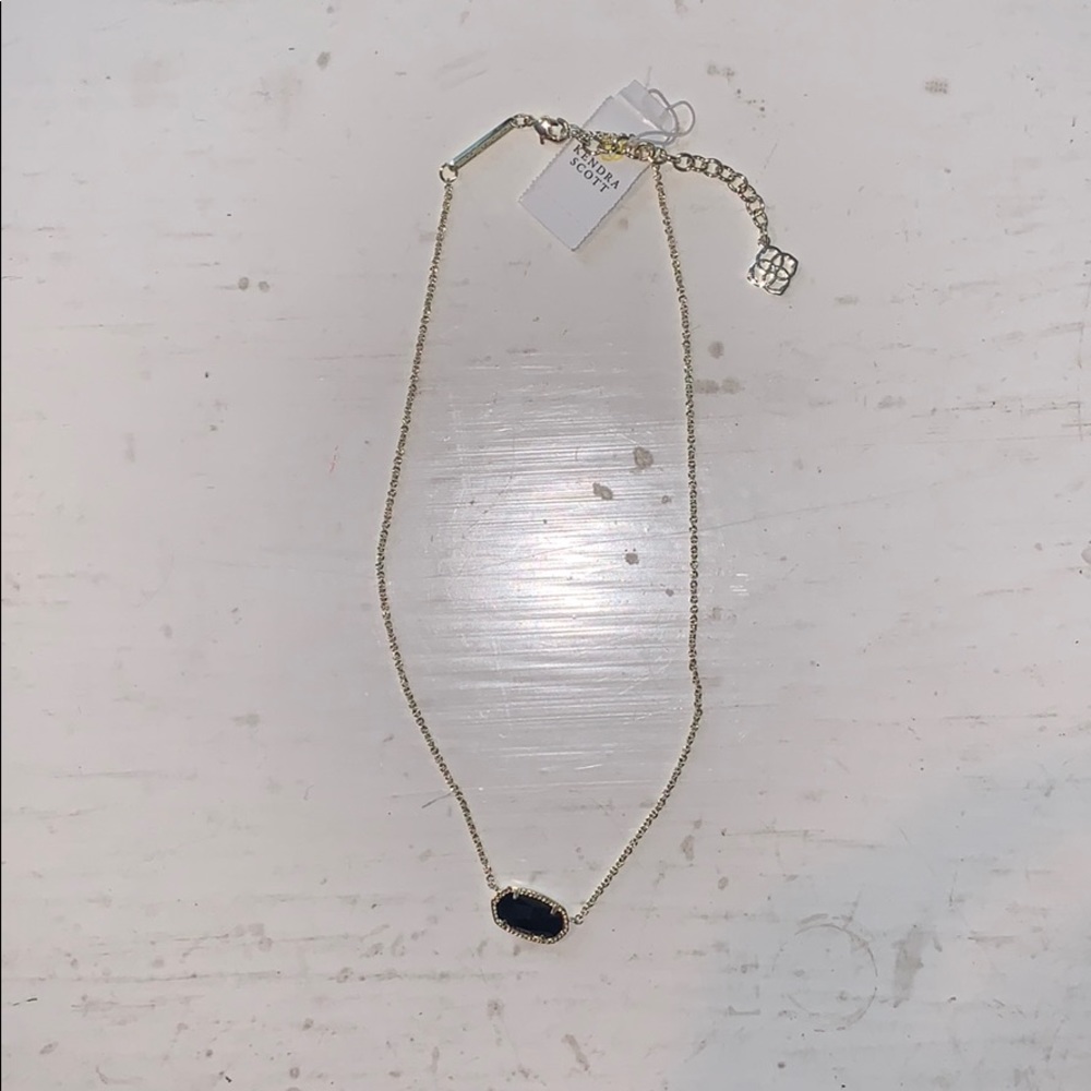 Black Kendra Scott necklace